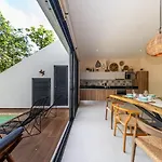 Villa Asana With Stunning Luxury Pool And Private Rooftop