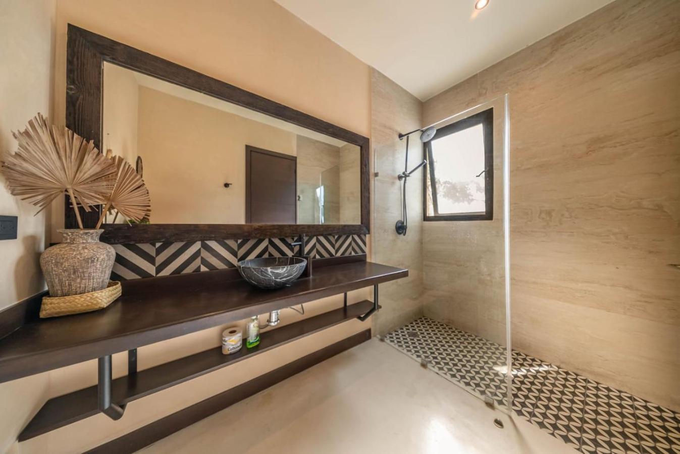 Asana With Stunning Luxury Pool And Private Rooftop Villa