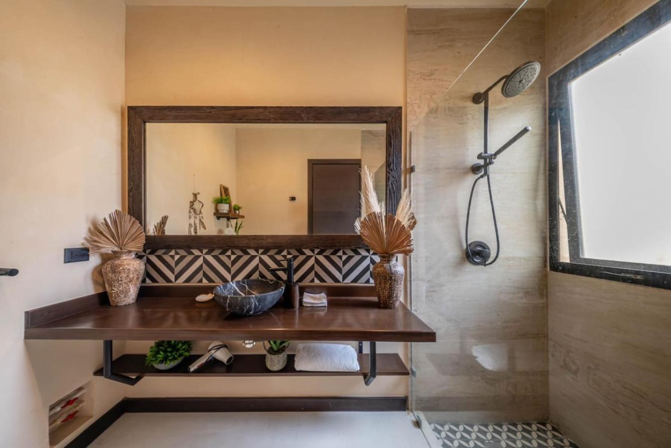Villa Asana With Stunning Luxury Pool And Private Rooftop