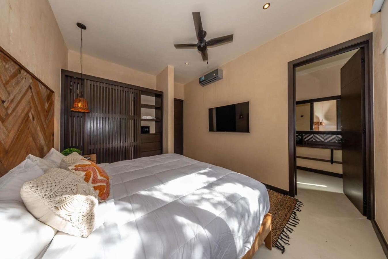 Asana With Stunning Luxury Pool And Private Rooftop