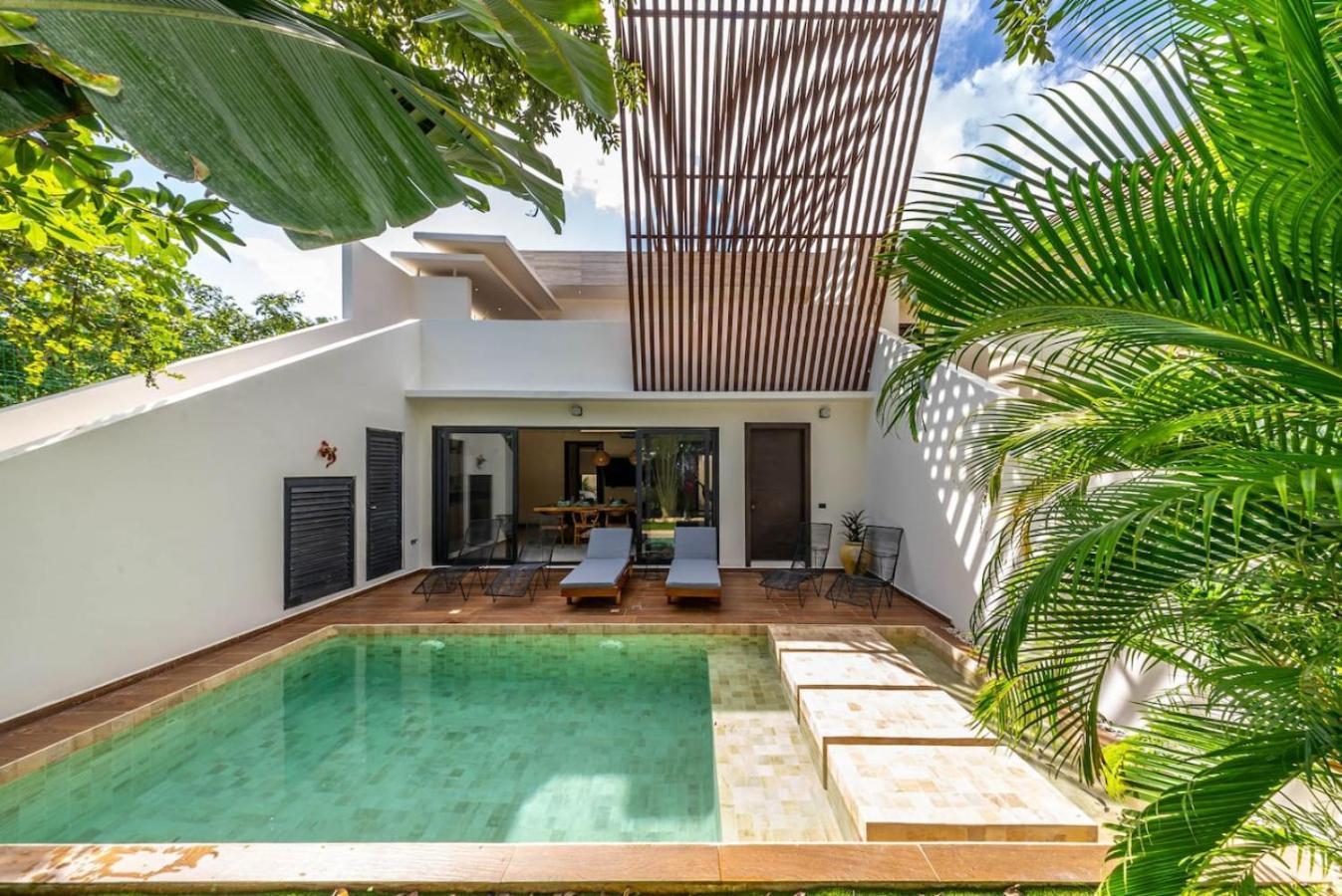 Villa Asana With Stunning Luxury Pool And Private Rooftop